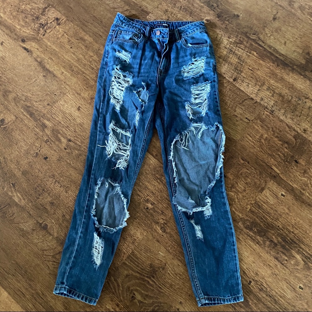 Fashion Nova Ripped Mom Jeans